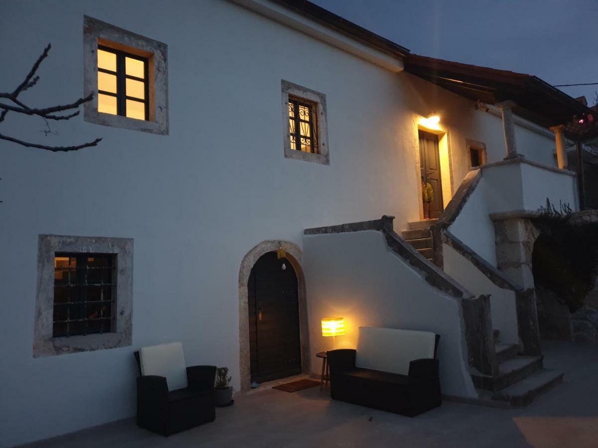 Вилла Art House 1800 Tribalj  Экстерьер фото